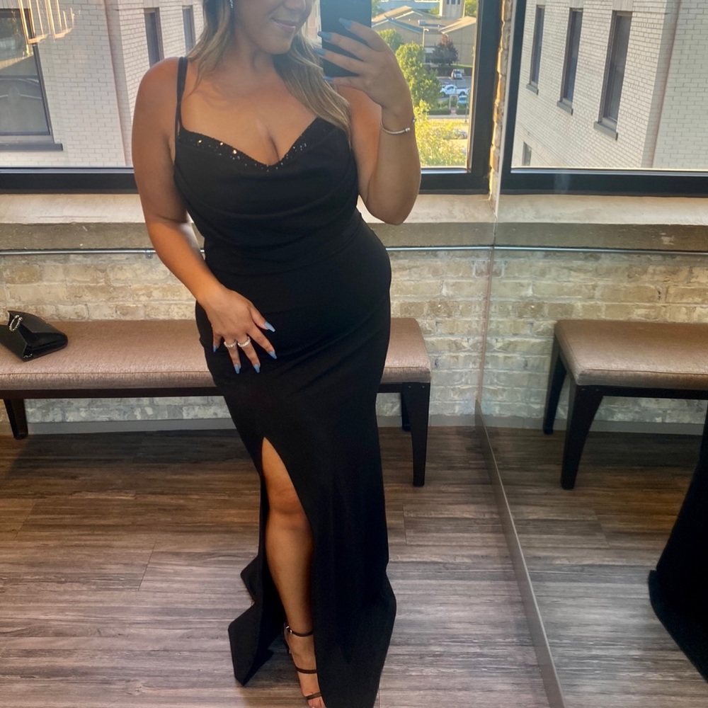 Elegant black evening gown!